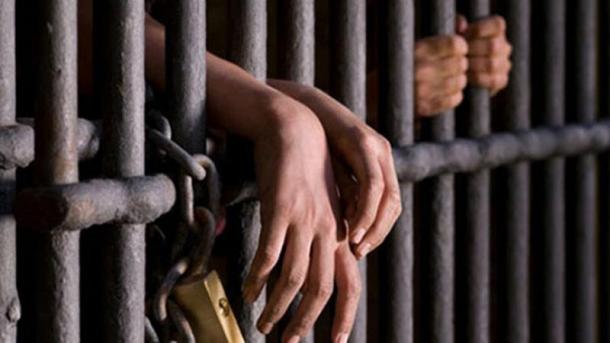 فرانسه ده بیر قماخانه ده گی محکوملر عصیان قیلیب نمایش اوتکزدیلر