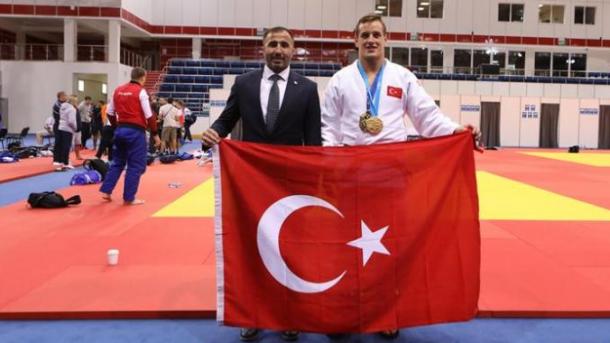 Milli cüdoçu Mixail Özerler bürünc medal qazandı