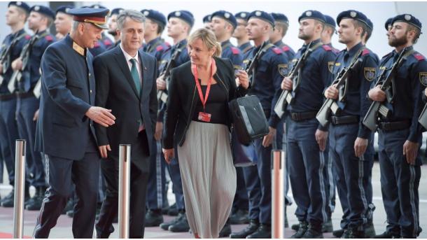 Karadağ İçişleri Bakanı Mevludin Nuhoxhiq_Avusturyada.jpg