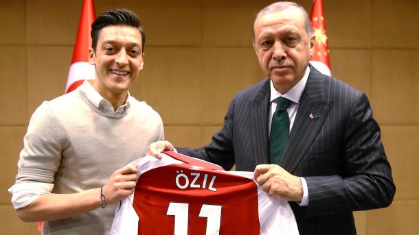 Décision radicale du footballeur Mesut Ozil