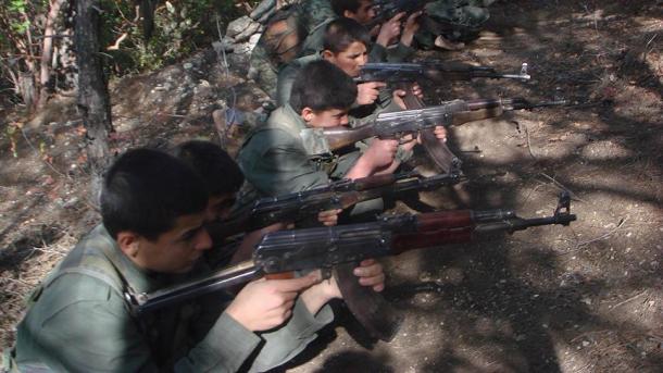 Organizata terroriste PKK abuzoi me fëmijë në kampet e saj