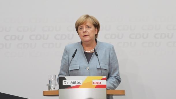 Gjermani – Merkel zyrtarizon vullnetin për të qeverisur me FDP-në dhe të Gjelbërit