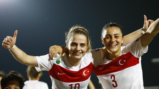 Турецкая футболистка перешла в ФК «Пари Сен-Жермен»
