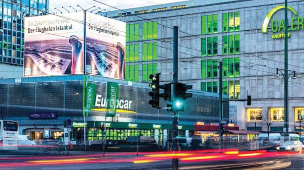 El Aeropuerto de Estambul cubre la emblemática plaza Times Square
