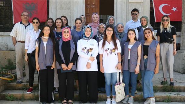 Arnavutluk turist akını3.jpg