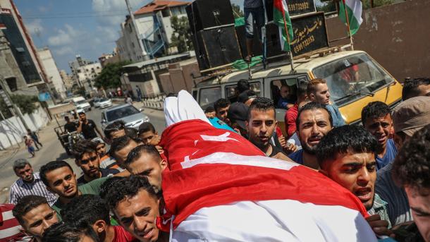 Pour ses funérailles, le martyr Badwan a voulu qu'on l'enveloppe dans le drapeau turc