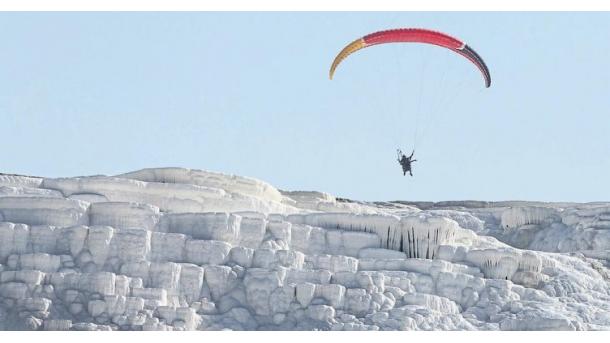 Yamaç paraşütü-Pamukkale.jpeg