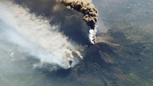 Vulkan Etna počeo izbacivati lavu i pepeo