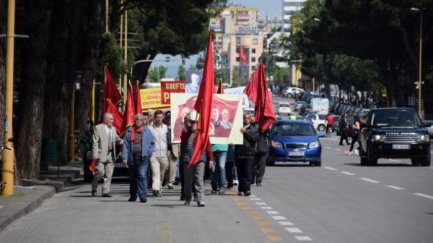 Albanija: Prvi maj u znaku protestne šetnje s posterima Enver Hodže