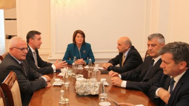 Kosovë - Jahjaga takohet sot me Mustafën, Thaçin dhe Haradinajn