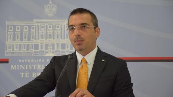 Shqipëri – Ministri i Brendshëm i kërkon kuvendit të procedojë për disa deputetë