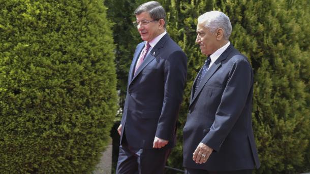 Davutoglu: Biznesmenët turq duan të investojnë në Jordani