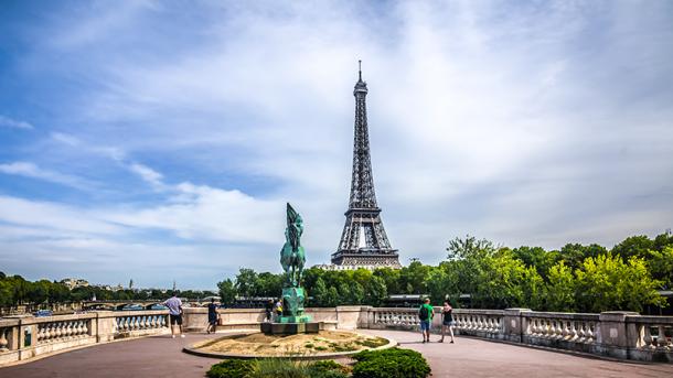 Paris – Një fragment i shkallëve origjinale të Kullës “Eiffel” shitet për 169 mijë euro