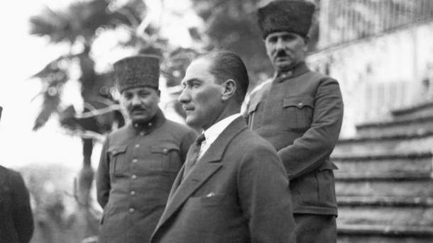 Dia da Vitória: com frases de Mustafa Kemal Atatürk
