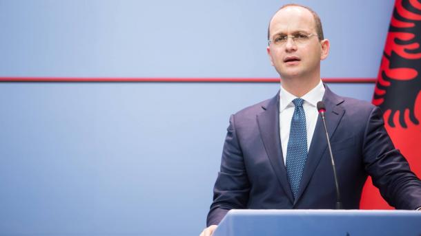 Bushati: Shqipëria e gatshme të ndihmojë në përballimin e krizës së refugjatëve