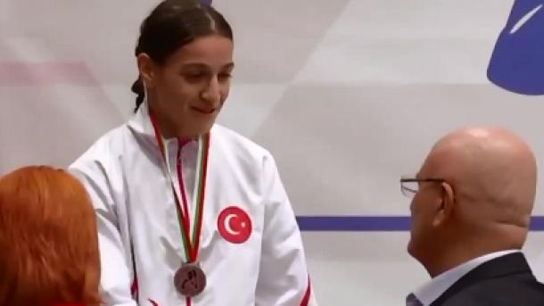 Boksta kömeş medal’lär
