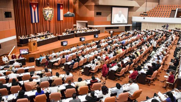 Díaz-Canel vai governar Cuba com os ministros-chave de Raúl Castro