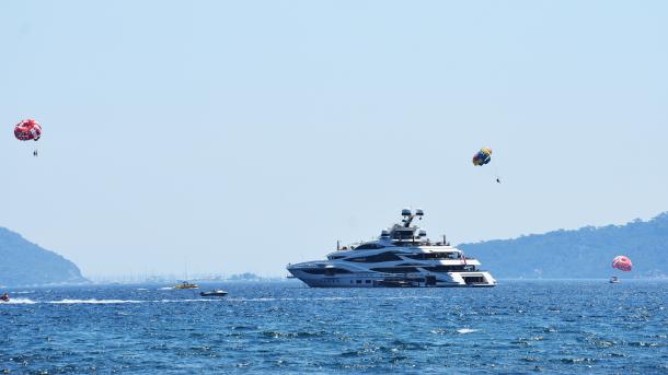 Mega-Luxusyacht des britischen Milliardärs vor Marmaris