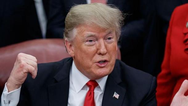 Trump Menggesa 'Pemecatan Demokrat'