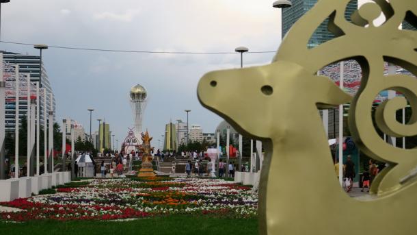 قازاغیستان قازاقلاری گۆن اۇرتادان دمیرقازیغا گؤچۆریأر