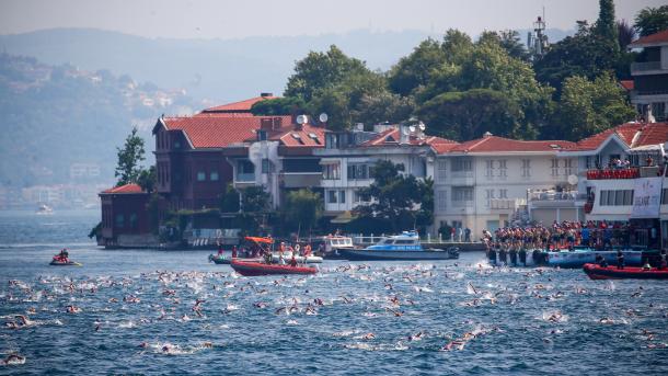 bogazici kitalararasi yuzme yarisi.jpg