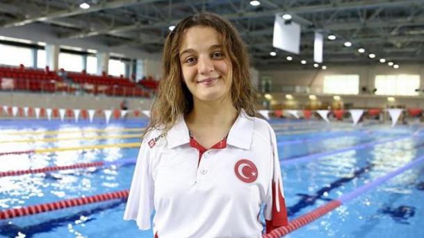 A nadadora turca Sümeyye Boyacı ganha a prata na Copa Paralímpica de Natação