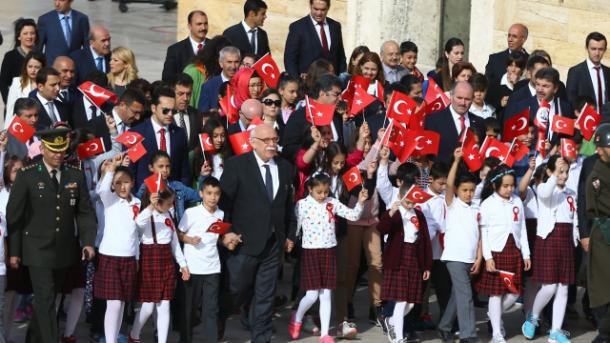Sot Turqia feston Ditën e Sovranitetit Kombëtar dhe Festën e Fëmijëve