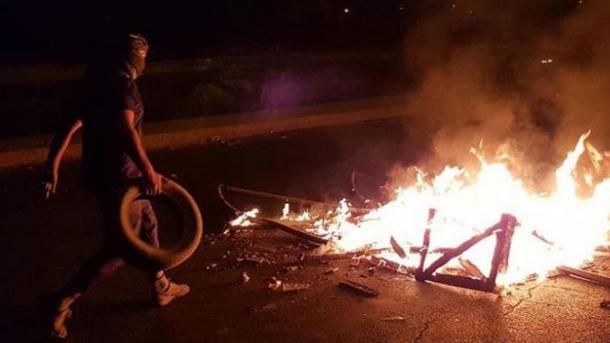 معترضین عراقی خانه های نمایندگان مجلس را به آتش کشیدند