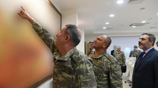 Komandantët e ushtrisë turke vizitojnë njësitë ushtarake në kufi me Sirinë