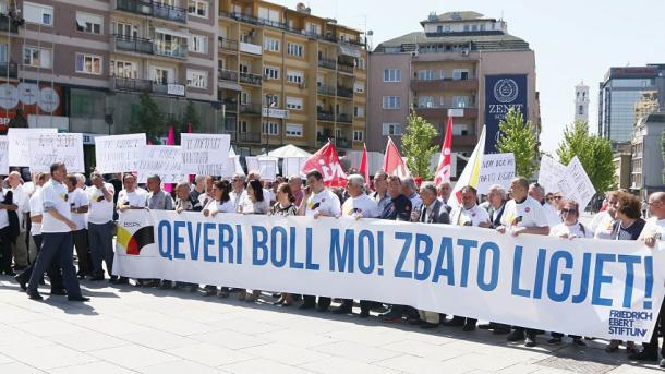 Kosovë – Qeveri boll mo! Punëtorët protestojnë me rastin e 1 Majit