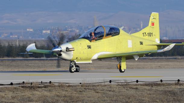 Testimi i suksesshëm i avionit turk HURKUS-B