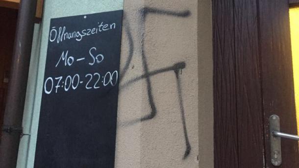 Vandalizam u Njemačkoj: Kukasti križ na zidu Islamskog centra u Frieburgu