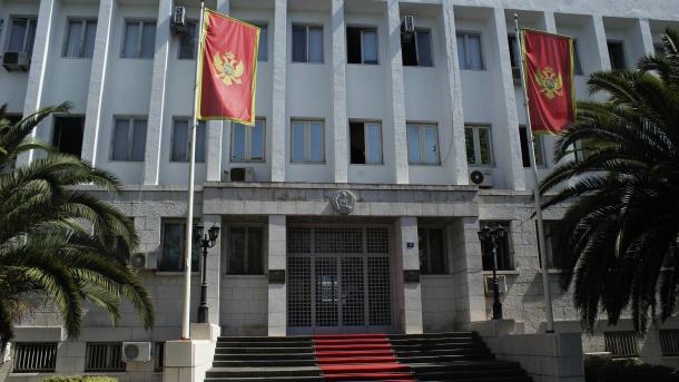 Prosečna plata u Crnoj Gori 512 eura
