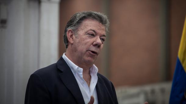 Santos convoca a los venezolanos para que voten y dice que Maduro no juega limpio