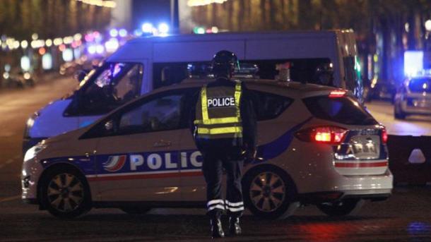 Seine-Saint-Denis : 3 Kalachnikovs, un lance-roquette et un fusil à pompe retrouvés dans une voiture
