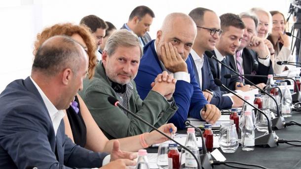 Batı Balkanlar Başbakanları_Arnavutluk Durres_toplantısı_05.jpg