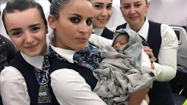 Turqia angazhohet për nënën me foshnjën e lindur në "Turkish Airlines"