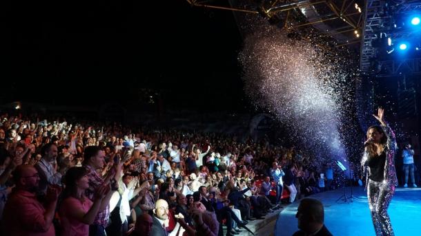 Yunan şarkıcı Despina Vandi_Bursa Festivalinde_02.jpg