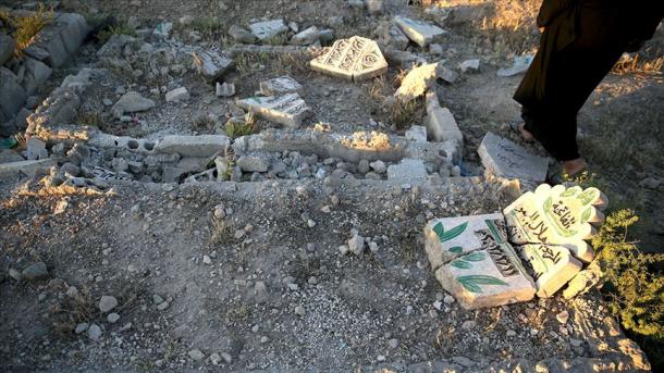Bashar Asad rejimi kuchlari Suriyaning Idlib punktlaridagi qabristonlarni ham vayron qilmoqda.