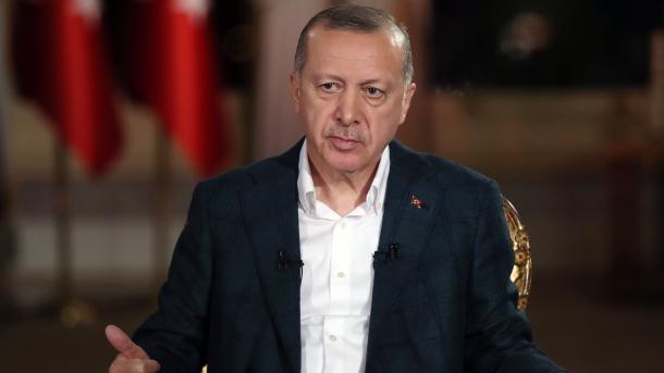ئەردوغان باشاكشەھىر پۇتبول كۇلۇبىنى ماختىدى