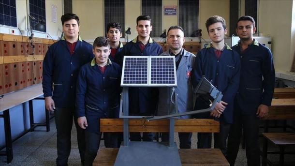 Hatay : Des élèves turcs économisent 50% de l'électricité de leur école