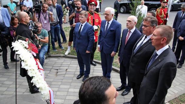 YUVARLAK_MASA.jpg