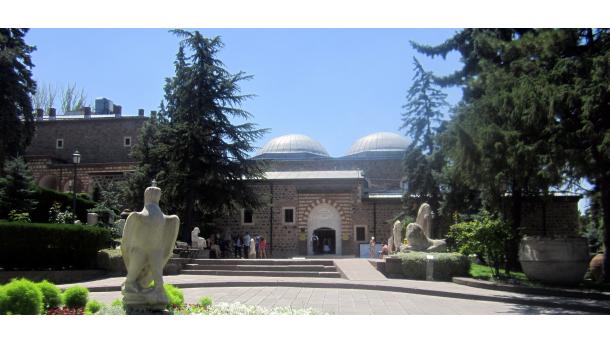 مسابقه در جهت احیای تمدن انسانی