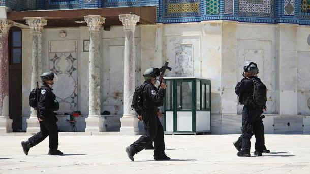 İsrail polisi Mәscidül-Әqsanın müdirini döydü