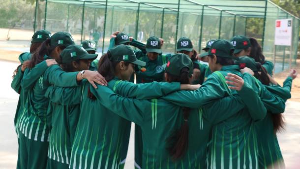 ترک عوام کی جانب سے پاکستانی طالبات کو کرکٹ تنصیب کا تحفہ