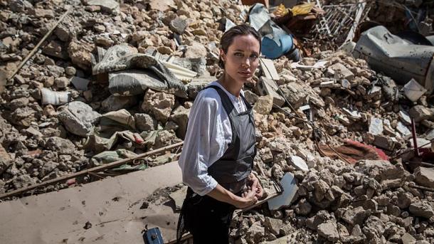 Angelina Jolie visita a devastada cidade iraquiana de Mosul