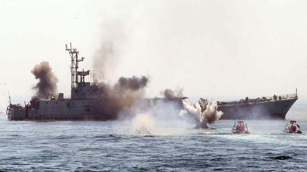 Eron Hurmuz Bog'azida harbiy mashg'ulot o'tkazmoqda
