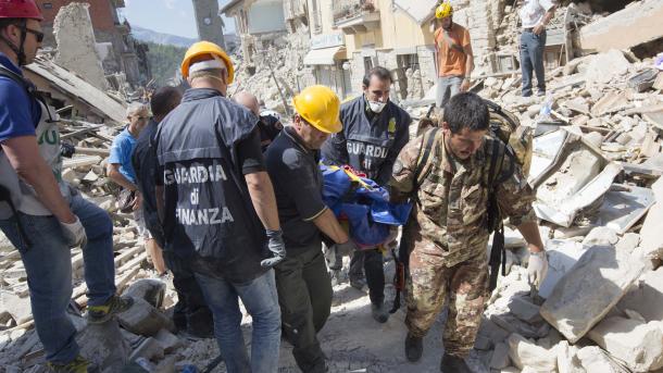 italya deprem.jpg