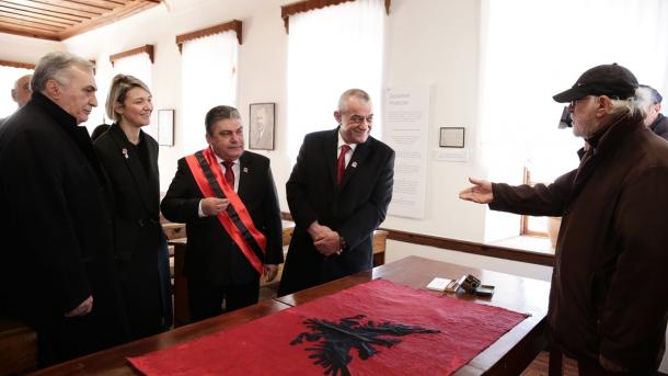 Arnavut parlamentarizmi_100 yaşında_2.jpg