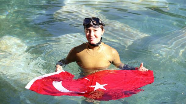 La apneísta Şahika Ercümen realizará una apnea para conmemorar a Atatürk